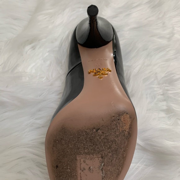 Prada Black Patent Pumps 6 - Picture 8 of 11